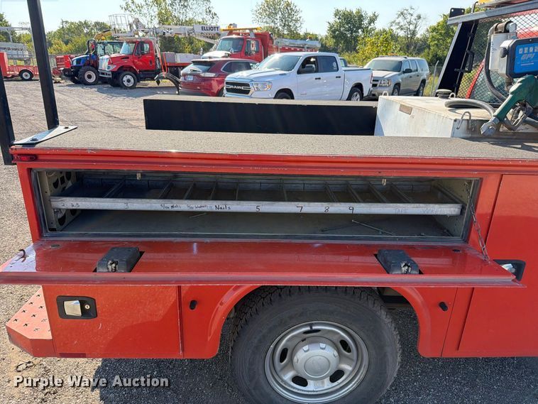 image for item EV6159 2016 Ford F250 Super Duty utility bed pickup truck