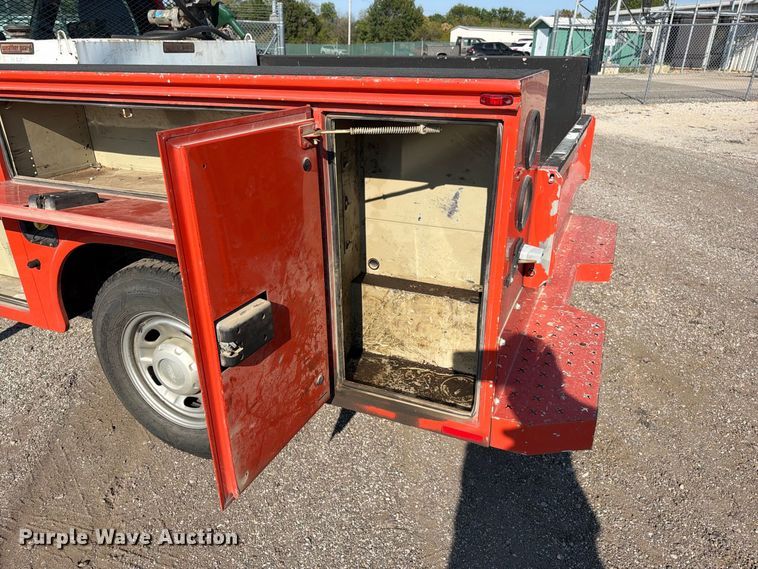 image for item EV6159 2016 Ford F250 Super Duty utility bed pickup truck