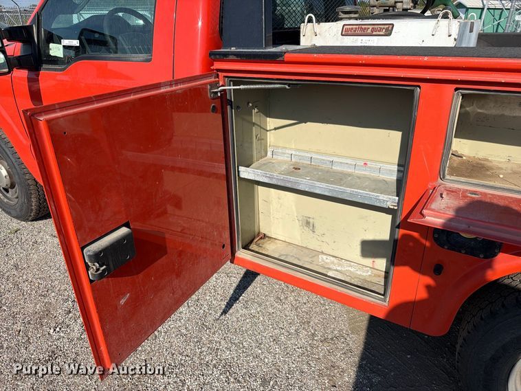 image for item EV6159 2016 Ford F250 Super Duty utility bed pickup truck