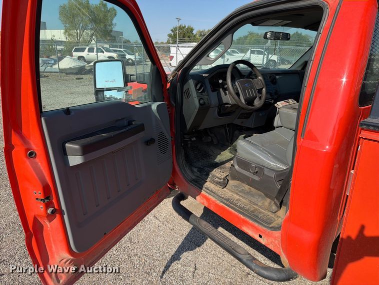 image for item EV6159 2016 Ford F250 Super Duty utility bed pickup truck