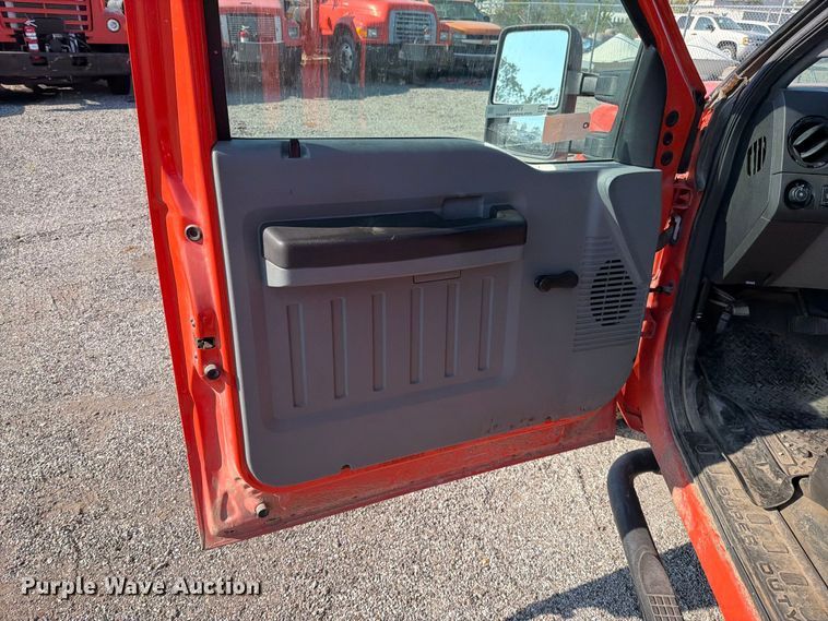 image for item EV6159 2016 Ford F250 Super Duty utility bed pickup truck