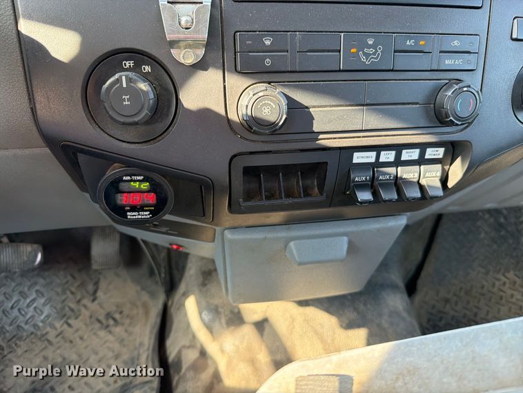 image for item EV6159 2016 Ford F250 Super Duty utility bed pickup truck