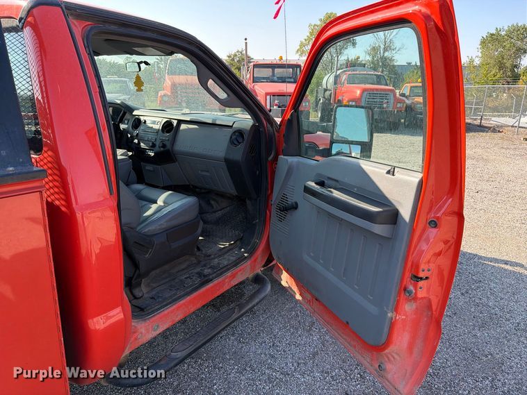 image for item EV6159 2016 Ford F250 Super Duty utility bed pickup truck