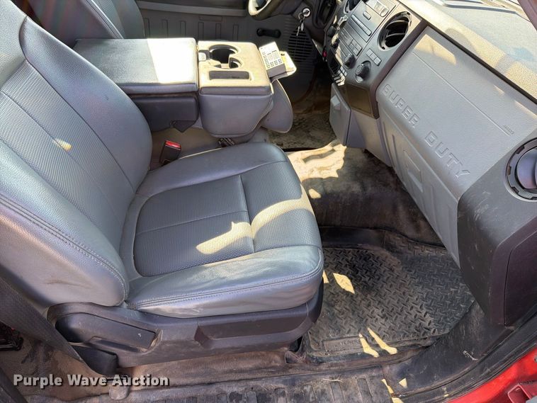 image for item EV6159 2016 Ford F250 Super Duty utility bed pickup truck