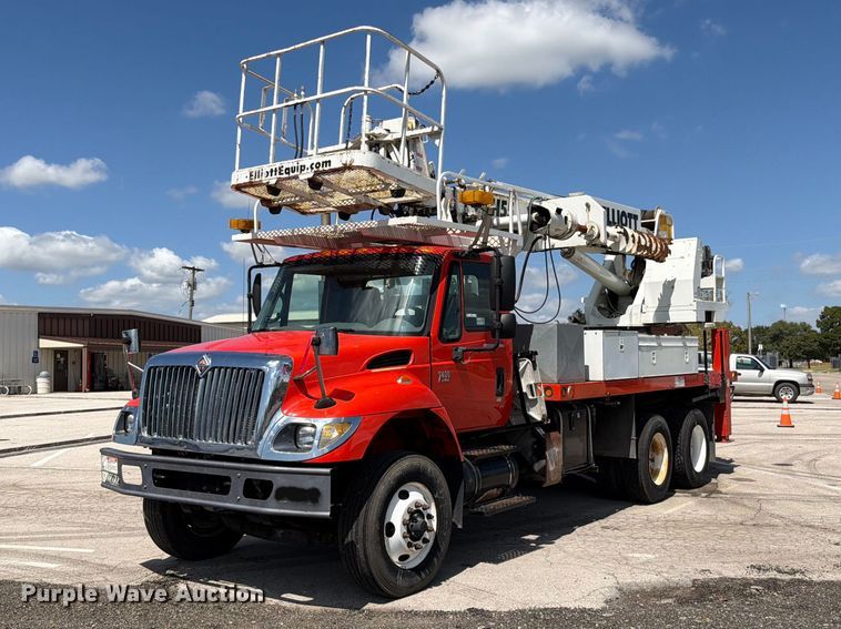 2006 International WorkStar 7400 digger derrick truck