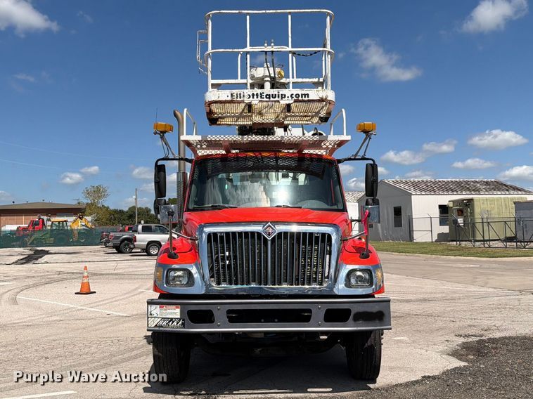 image for item EV6160 2006 International WorkStar 7400 digger derrick truck