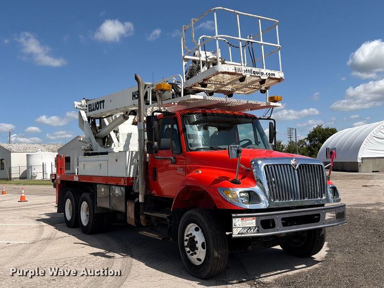 image for item EV6160 2006 International WorkStar 7400 digger derrick truck