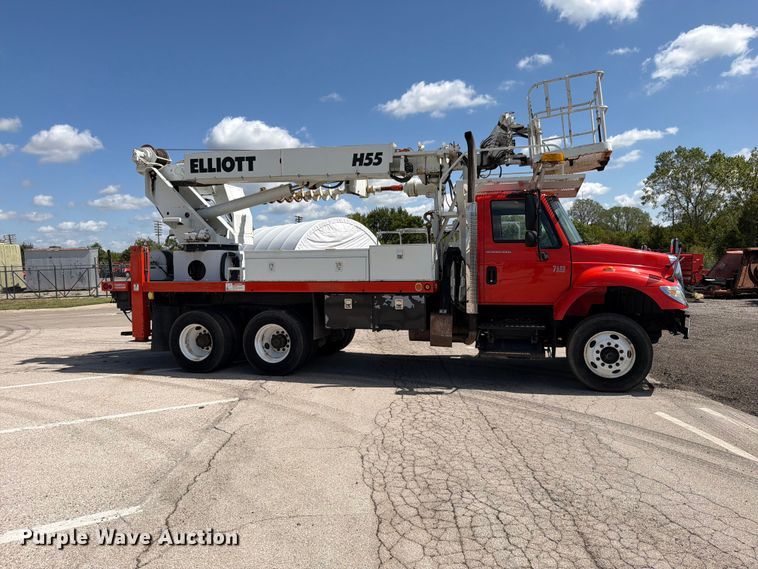 image for item EV6160 2006 International WorkStar 7400 digger derrick truck