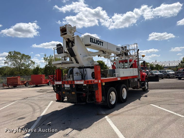 image for item EV6160 2006 International WorkStar 7400 digger derrick truck