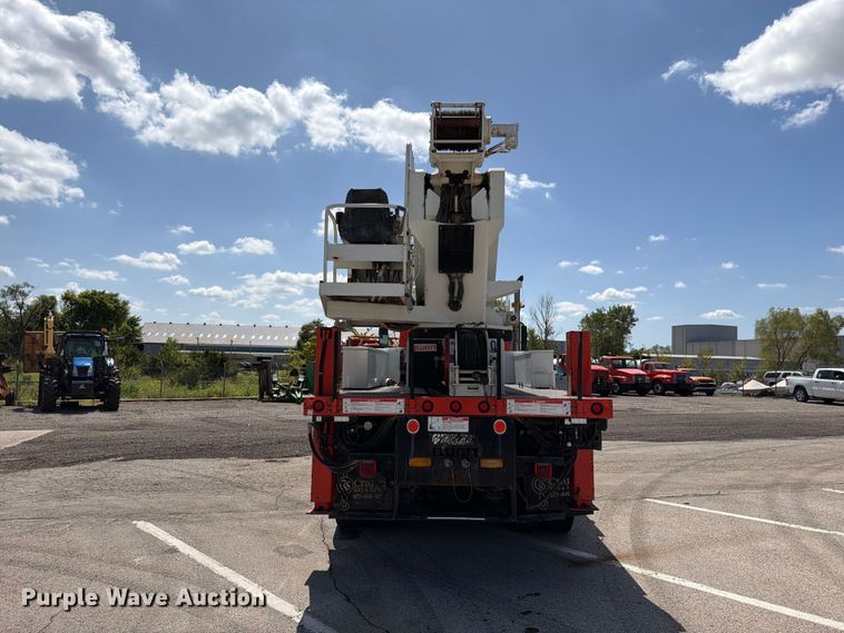 image for item EV6160 2006 International WorkStar 7400 digger derrick truck