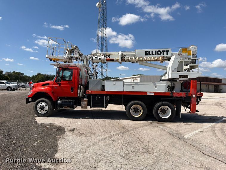 image for item EV6160 2006 International WorkStar 7400 digger derrick truck