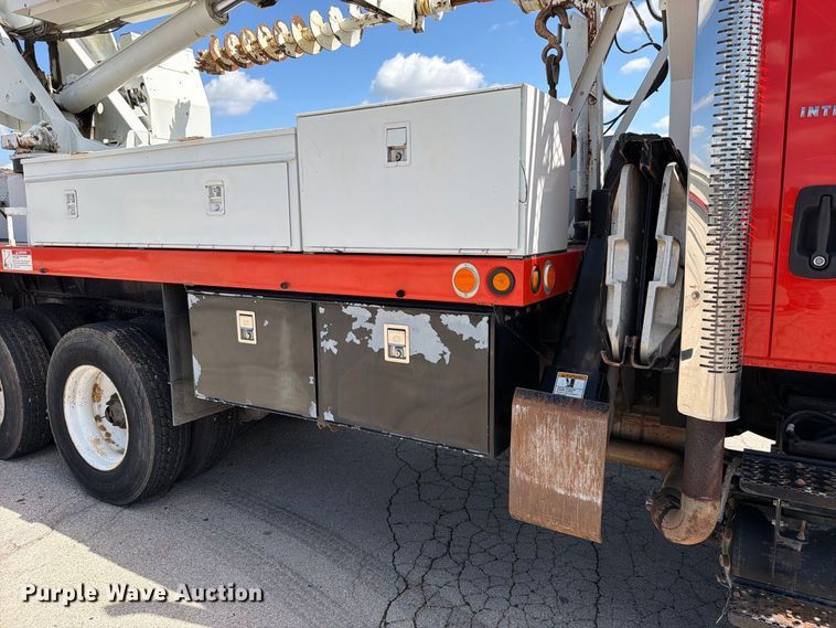 image for item EV6160 2006 International WorkStar 7400 digger derrick truck