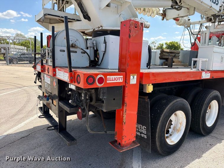 image for item EV6160 2006 International WorkStar 7400 digger derrick truck