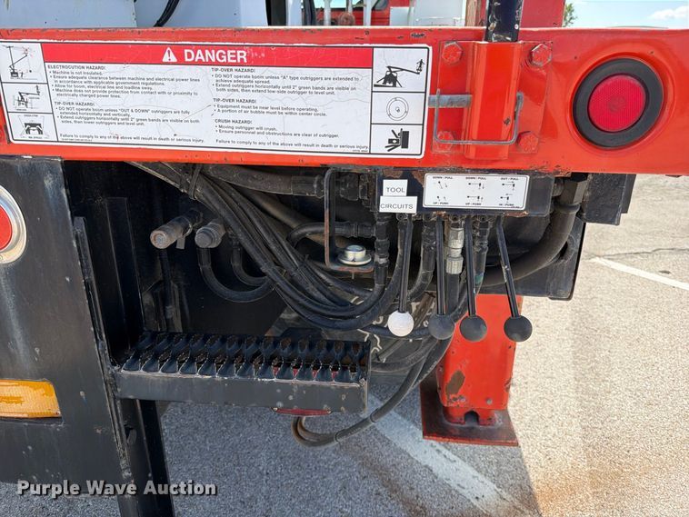 image for item EV6160 2006 International WorkStar 7400 digger derrick truck