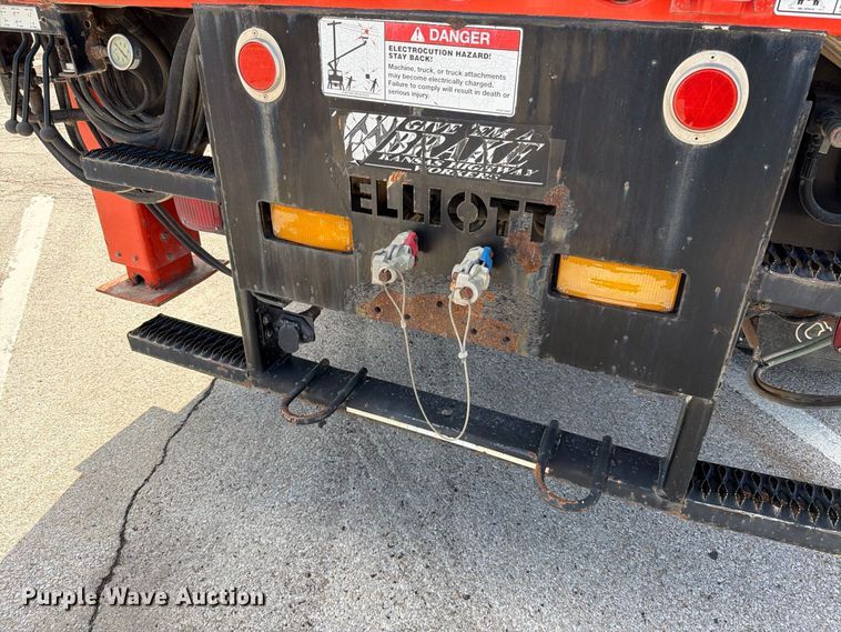 image for item EV6160 2006 International WorkStar 7400 digger derrick truck