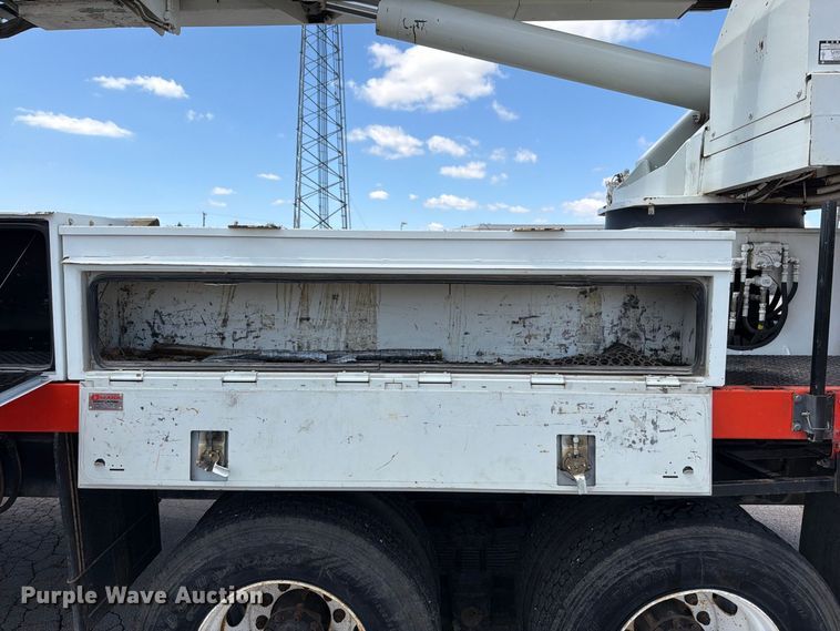 image for item EV6160 2006 International WorkStar 7400 digger derrick truck