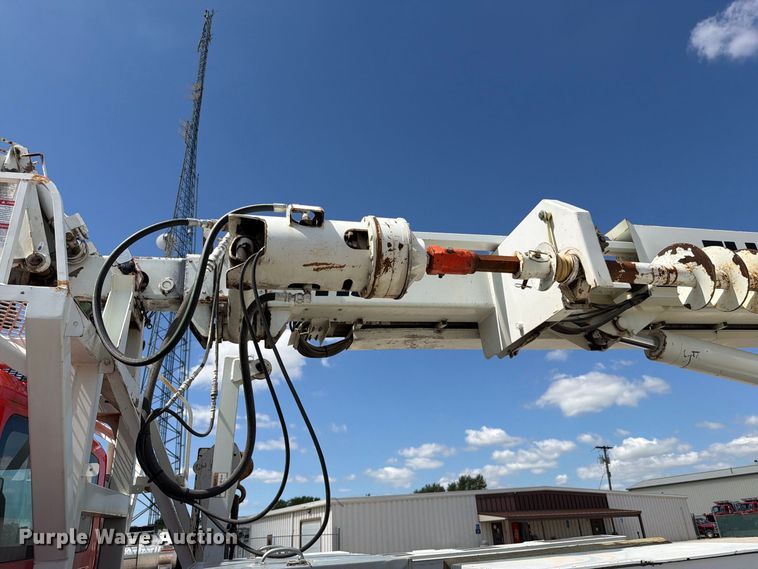 image for item EV6160 2006 International WorkStar 7400 digger derrick truck