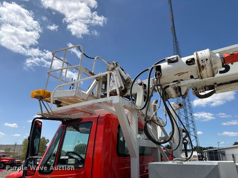 image for item EV6160 2006 International WorkStar 7400 digger derrick truck