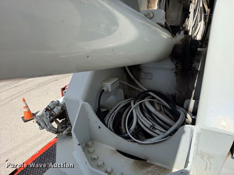 image for item EV6160 2006 International WorkStar 7400 digger derrick truck