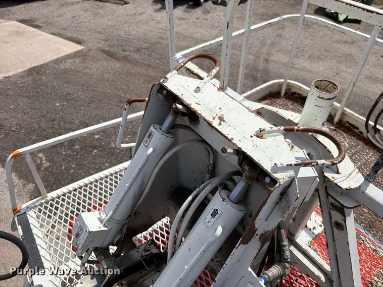 image for item EV6160 2006 International WorkStar 7400 digger derrick truck