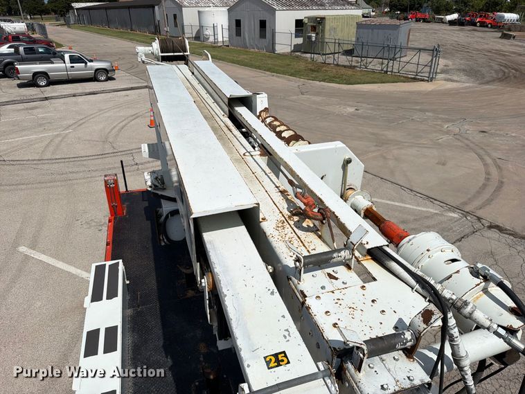 image for item EV6160 2006 International WorkStar 7400 digger derrick truck