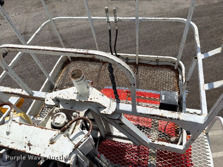 image for item EV6160 2006 International WorkStar 7400 digger derrick truck