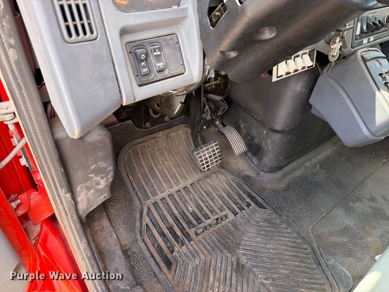 image for item EV6160 2006 International WorkStar 7400 digger derrick truck
