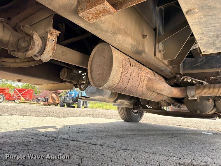 image for item EV6160 2006 International WorkStar 7400 digger derrick truck