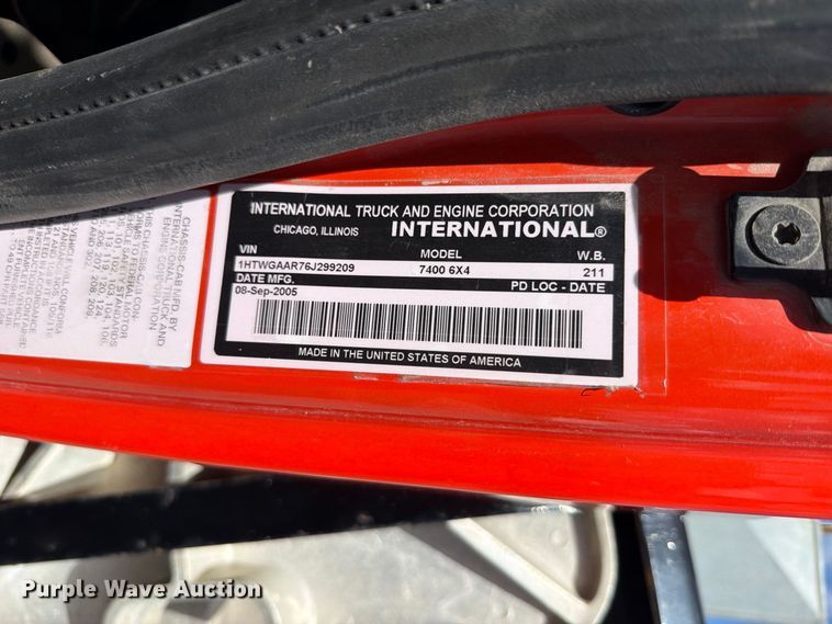 image for item EV6160 2006 International WorkStar 7400 digger derrick truck