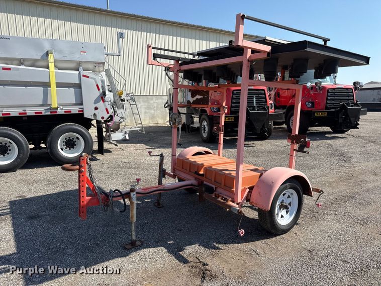 2007 National signal arrow board trailer