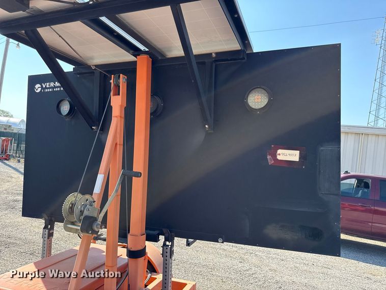 image for item EV6173 2013 Ver-Mac arrow board trailer