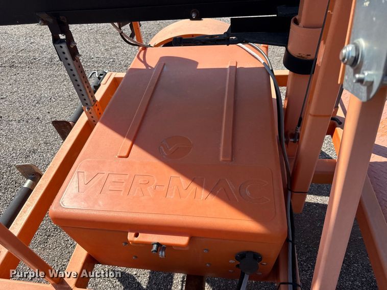 image for item EV6173 2013 Ver-Mac arrow board trailer