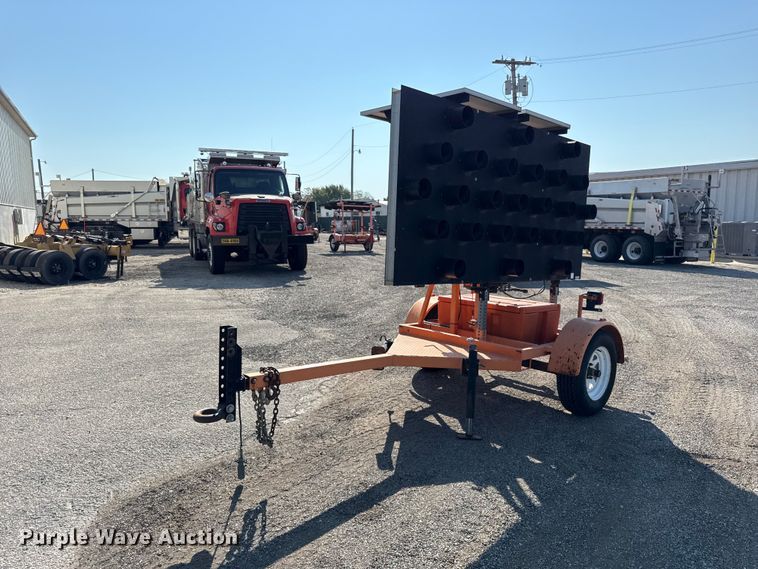 Ver-Mac Arrow board arrow board trailer