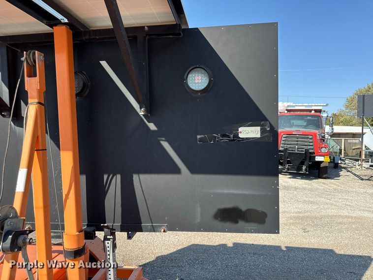 image for item EV6175 Ver-Mac Arrow board arrow board trailer