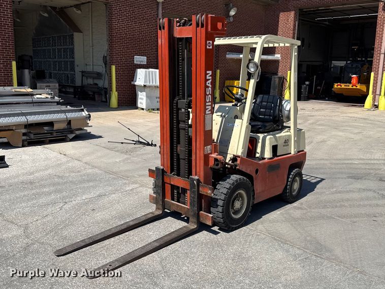 Nissan 40 forklift