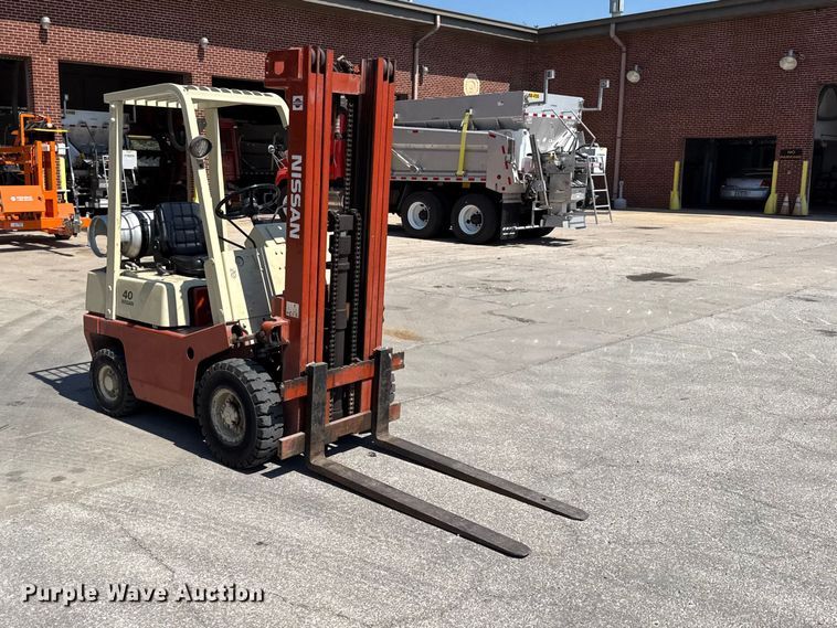 image for item EV6180 Nissan 40 forklift