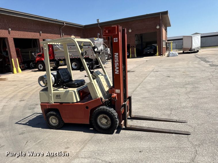 image for item EV6180 Nissan 40 forklift
