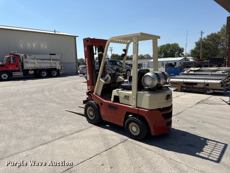 image for item EV6180 Nissan 40 forklift