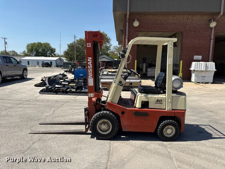 image for item EV6180 Nissan 40 forklift