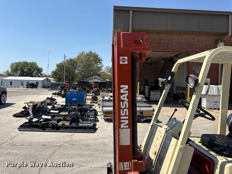 image for item EV6180 Nissan 40 forklift