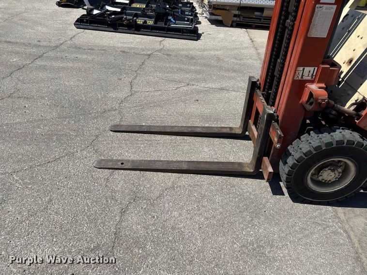 image for item EV6180 Nissan 40 forklift