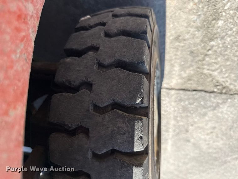 image for item EV6180 Nissan 40 forklift