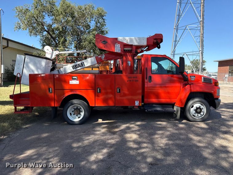image for item EW4285 2005 GMC C4500 bucket truck