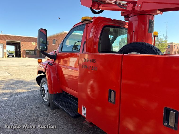 image for item EW4285 2005 GMC C4500 bucket truck