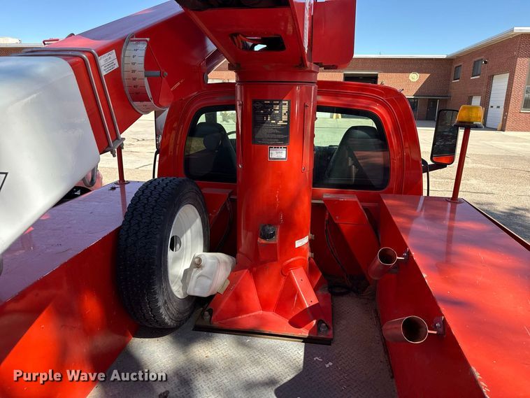 image for item EW4285 2005 GMC C4500 bucket truck