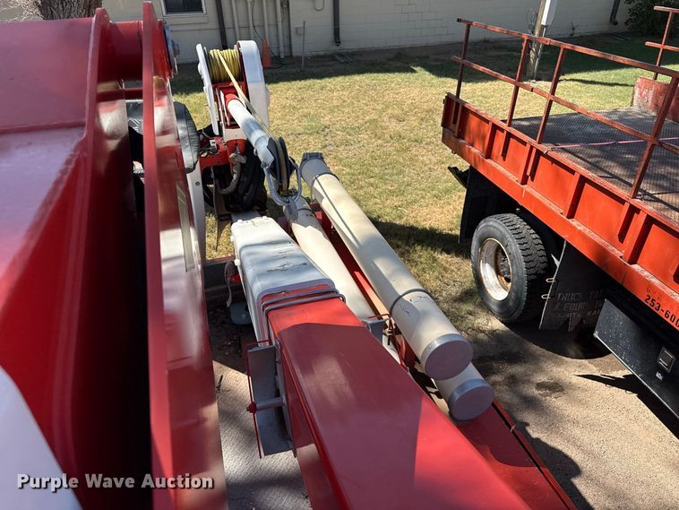 image for item EW4285 2005 GMC C4500 bucket truck