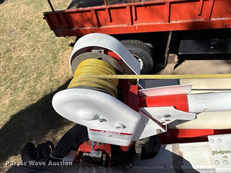 image for item EW4285 2005 GMC C4500 bucket truck