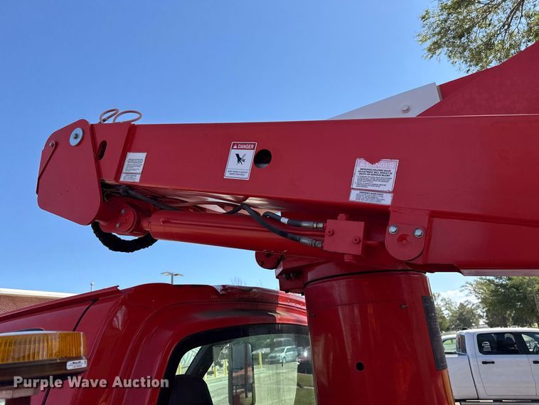 image for item EW4285 2005 GMC C4500 bucket truck