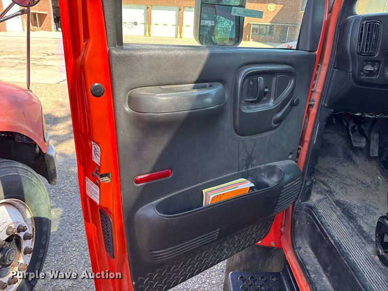 image for item EW4285 2005 GMC C4500 bucket truck