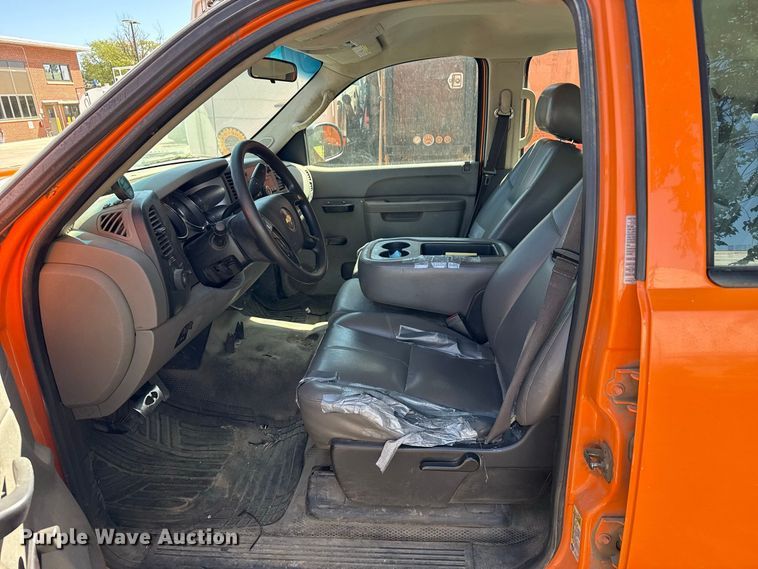 image for item EW4286 2012 Chevrolet Silverado 2500HD Crew Cab pickup truck